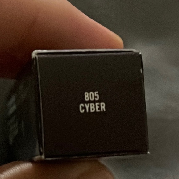 MAC Satin Lipstick- 805 Cyber - Picture 3 of 5